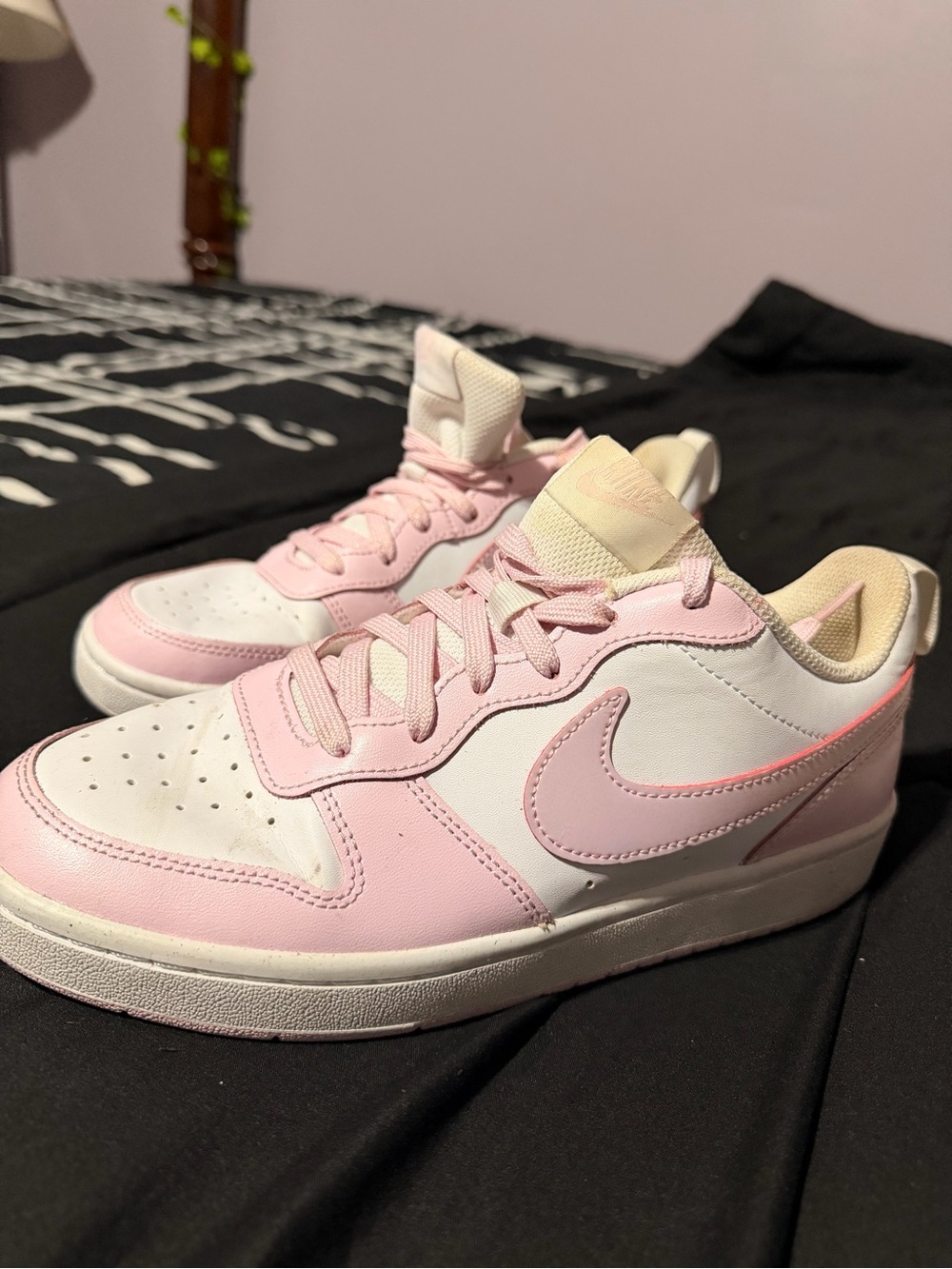 Nike Women's Low-Top Sneakers in White and Light Pink